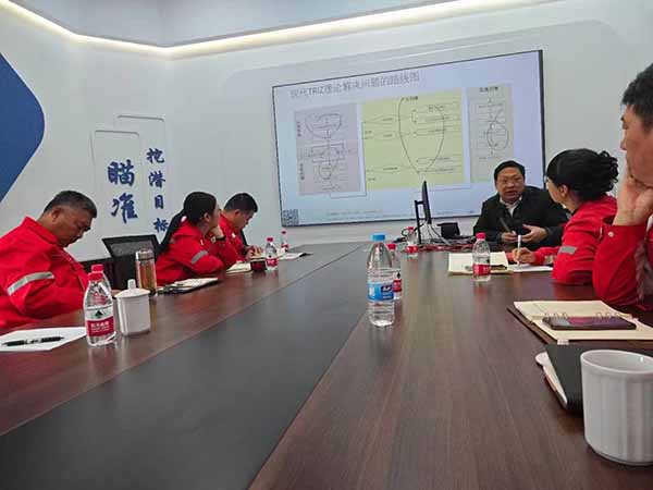 孙永伟博士与中国石油大港油田的技能专家、劳模们探讨TRIZ创新方法的新发展 孙永伟博士与中国石油大港油田的技能专家、劳模们探讨TRIZ创新方法的新发展